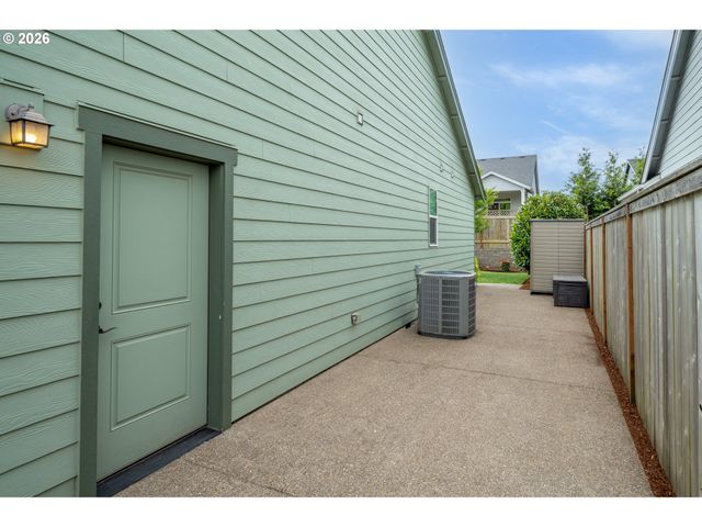 740 E ROOSEVELT St, Carlton, OR 97111