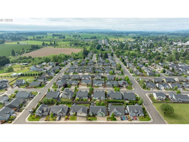 740 E ROOSEVELT St, Carlton, OR 97111