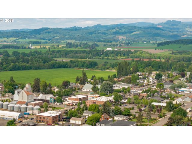 740 E ROOSEVELT St, Carlton, OR 97111