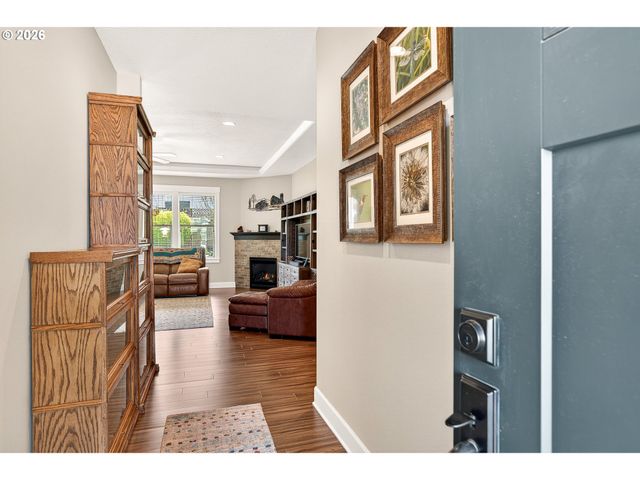 740 E ROOSEVELT St, Carlton, OR 97111
