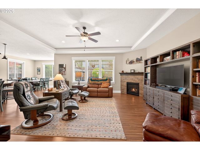 740 E ROOSEVELT St, Carlton, OR 97111