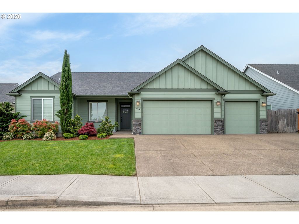 740 E ROOSEVELT St, Carlton, OR 97111