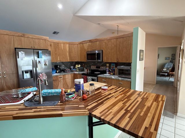 9271 Sun Pointe Drive, Boynton Beach, FL 33437