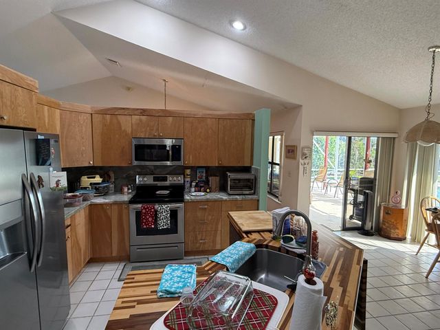 9271 Sun Pointe Drive, Boynton Beach, FL 33437