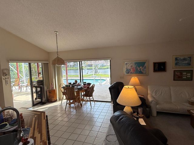 9271 Sun Pointe Drive, Boynton Beach, FL 33437