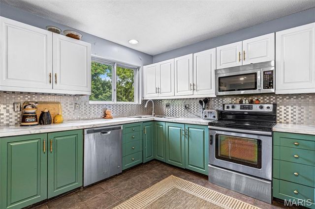 2825 Gettysburg Estates Drive, St Louis, MO 63129