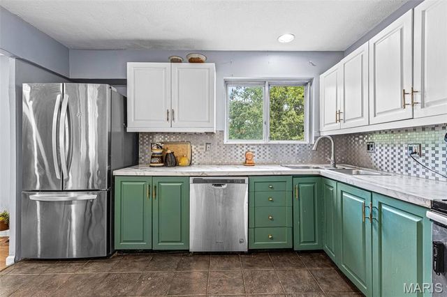 2825 Gettysburg Estates Drive, St Louis, MO 63129