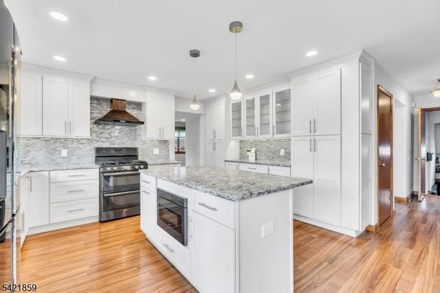 15 Conard Ct, Hillsborough Twp., NJ 08844