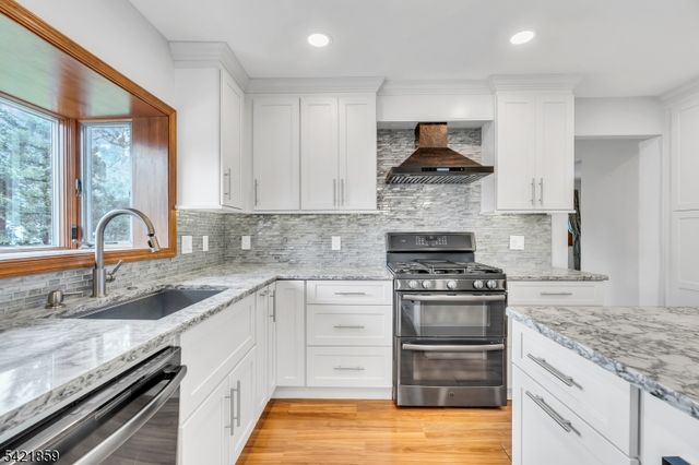 15 Conard Ct, Hillsborough Twp., NJ 08844