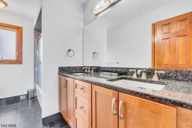 15 Conard Ct, Hillsborough Twp., NJ 08844