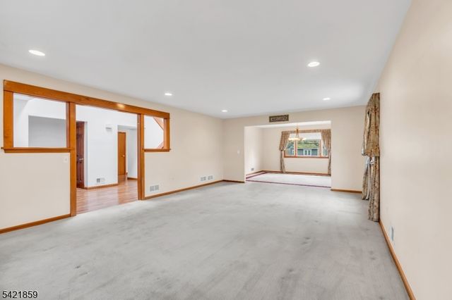 15 Conard Ct, Hillsborough Twp., NJ 08844