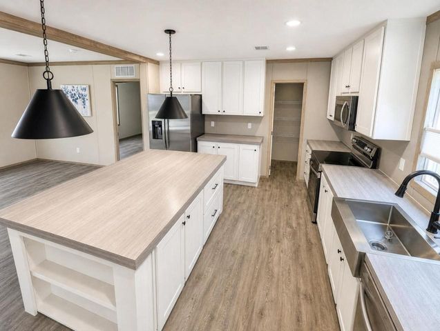 8806 Thunderbird RD, Austin, TX 78736