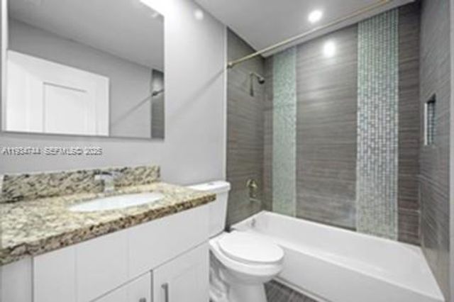 3425 NW 44th St 204, Oakland Park, FL 33309