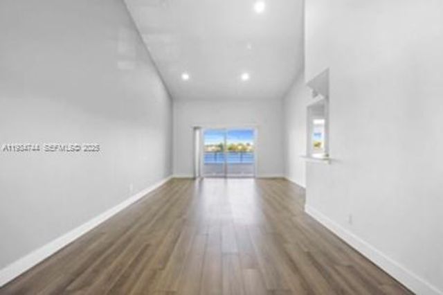 3425 NW 44th St 204, Oakland Park, FL 33309