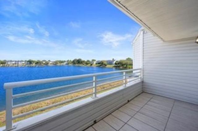 3425 NW 44th St 204, Oakland Park, FL 33309