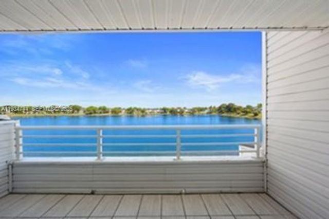 3425 NW 44th St 204, Oakland Park, FL 33309