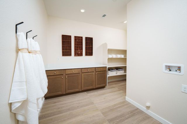 6819 W Oyster Point Ln, Stockton, CA 95219
