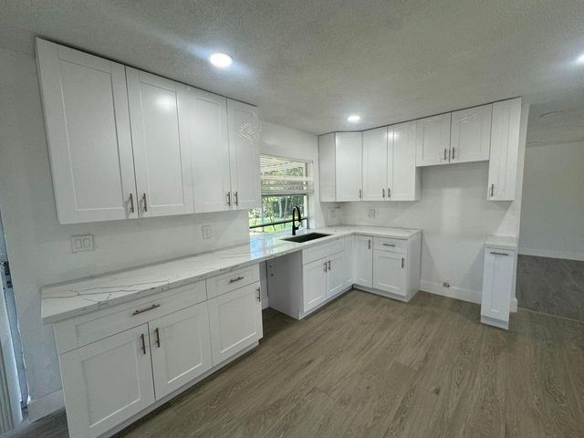 6260 SW 6th Street, Margate, FL 33068