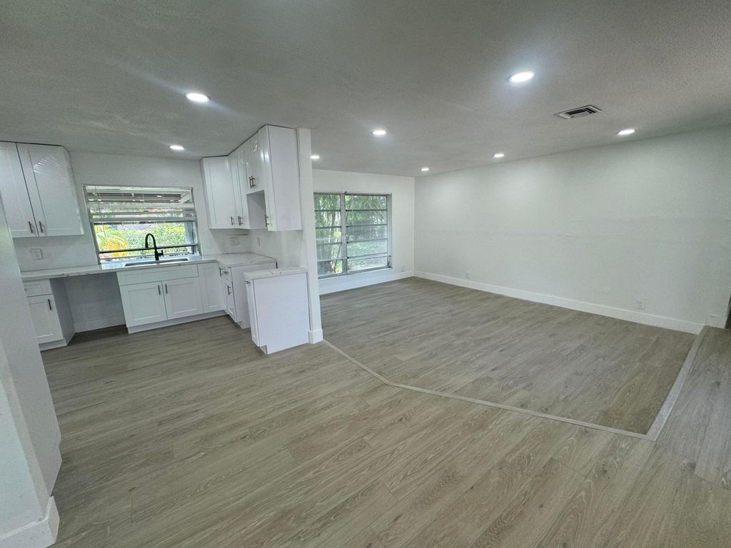 6260 SW 6th Street, Margate, FL 33068