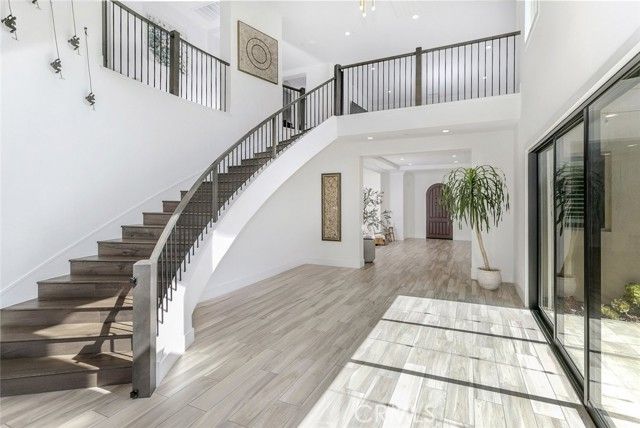 20300 W Windsor Lane, Northridge (los Angeles), CA 91326