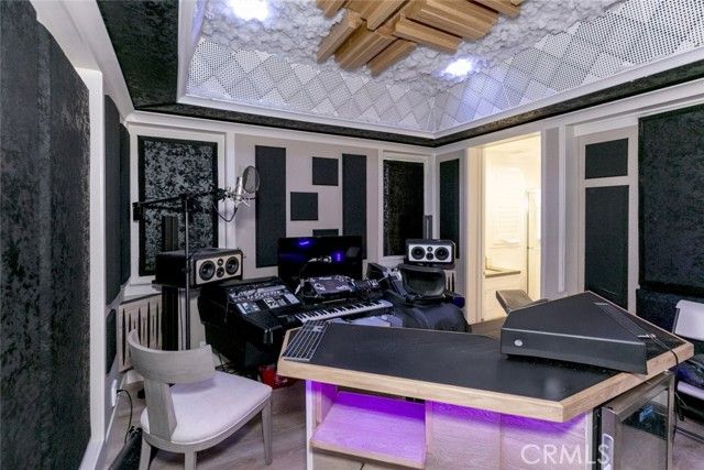 20300 W Windsor Lane, Northridge (los Angeles), CA 91326