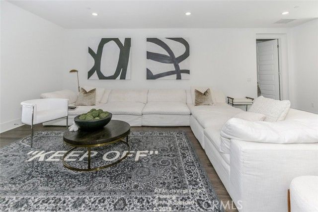 20300 W Windsor Lane, Northridge (los Angeles), CA 91326