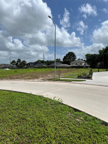 1618 Crown Oaks Court, Pearland, TX 77581