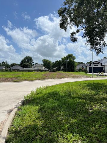 1618 Crown Oaks Court, Pearland, TX 77581
