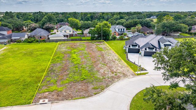 1618 Crown Oaks Court, Pearland, TX 77581
