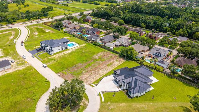1618 Crown Oaks Court, Pearland, TX 77581