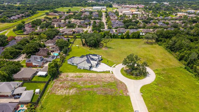 1618 Crown Oaks Court, Pearland, TX 77581