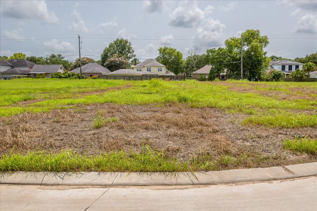 1618 Crown Oaks Court, Pearland, TX 77581