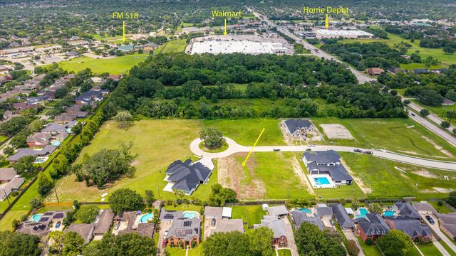 1618 Crown Oaks Court, Pearland, TX 77581
