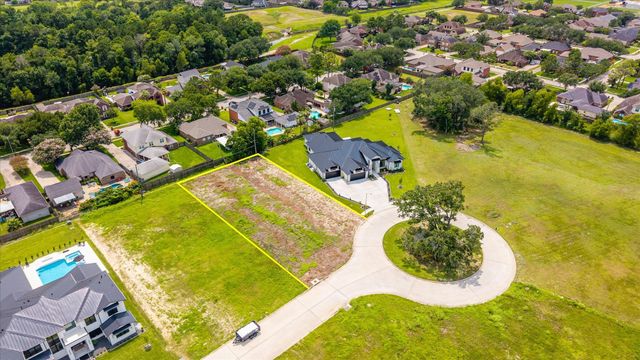1618 Crown Oaks Court, Pearland, TX 77581