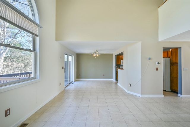 8 Village Green 8, Sturbridge, MA 01566