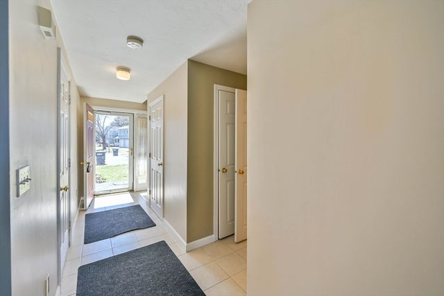 8 Village Green 8, Sturbridge, MA 01566