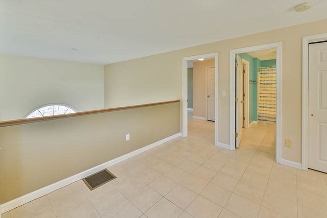 8 Village Green 8, Sturbridge, MA 01566