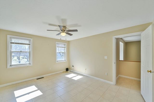 8 Village Green 8, Sturbridge, MA 01566