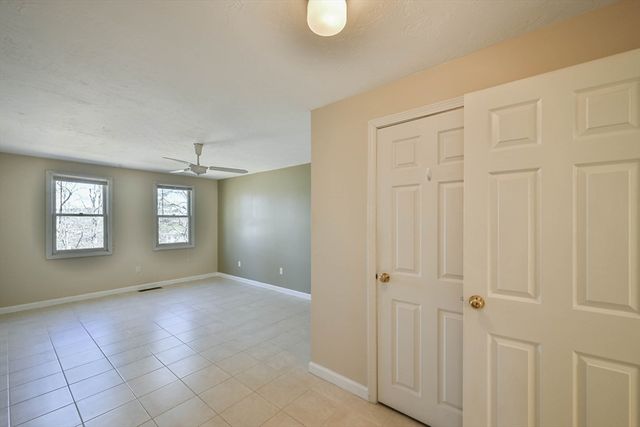 8 Village Green 8, Sturbridge, MA 01566