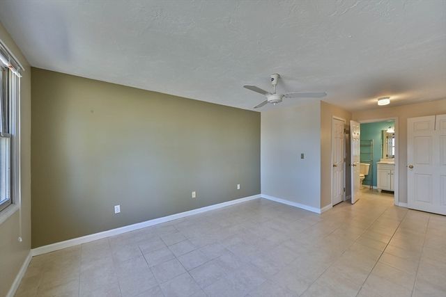 8 Village Green 8, Sturbridge, MA 01566