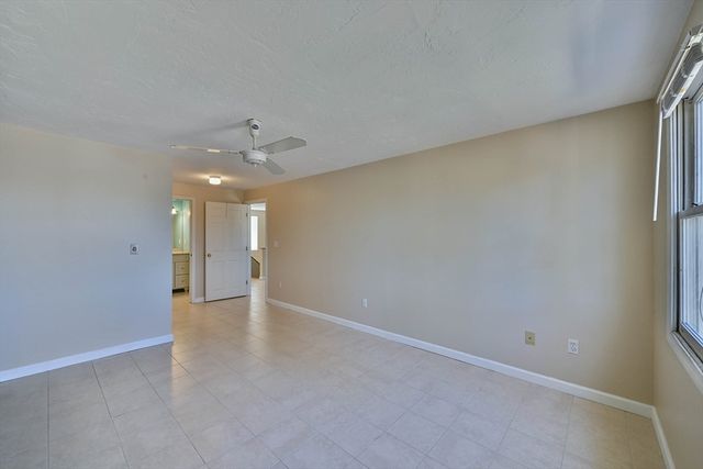 8 Village Green 8, Sturbridge, MA 01566