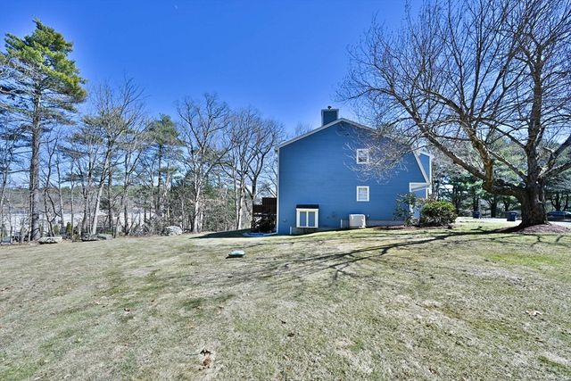 8 Village Green 8, Sturbridge, MA 01566
