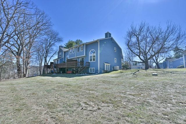 8 Village Green 8, Sturbridge, MA 01566