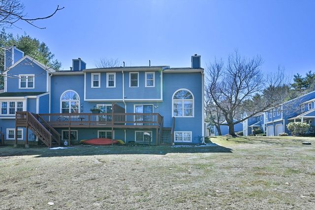 8 Village Green 8, Sturbridge, MA 01566