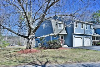 8 Village Green 8, Sturbridge, MA 01566