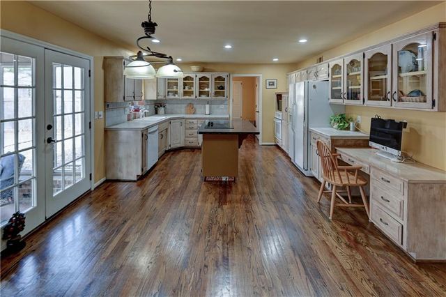 6512 Widmer Road, Shawnee, KS 66216