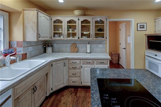 6512 Widmer Road, Shawnee, KS 66216