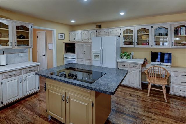 6512 Widmer Road, Shawnee, KS 66216