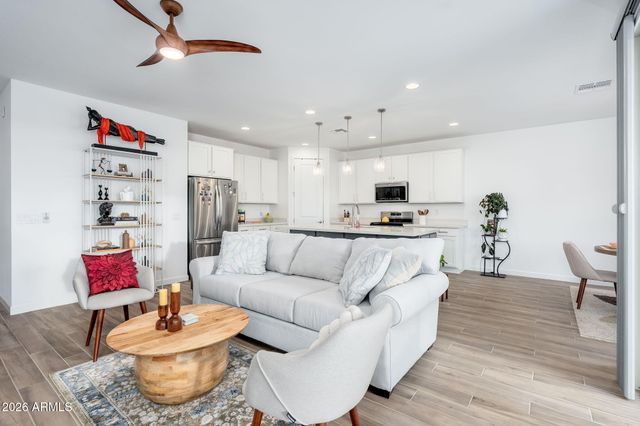 26440 N THORNHILL Drive, Peoria, AZ 85383