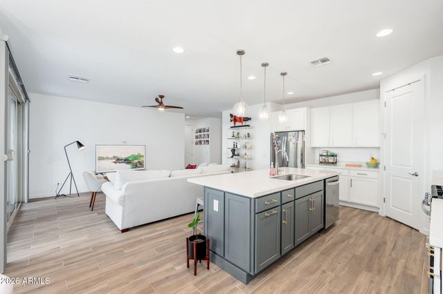 26440 N THORNHILL Drive, Peoria, AZ 85383